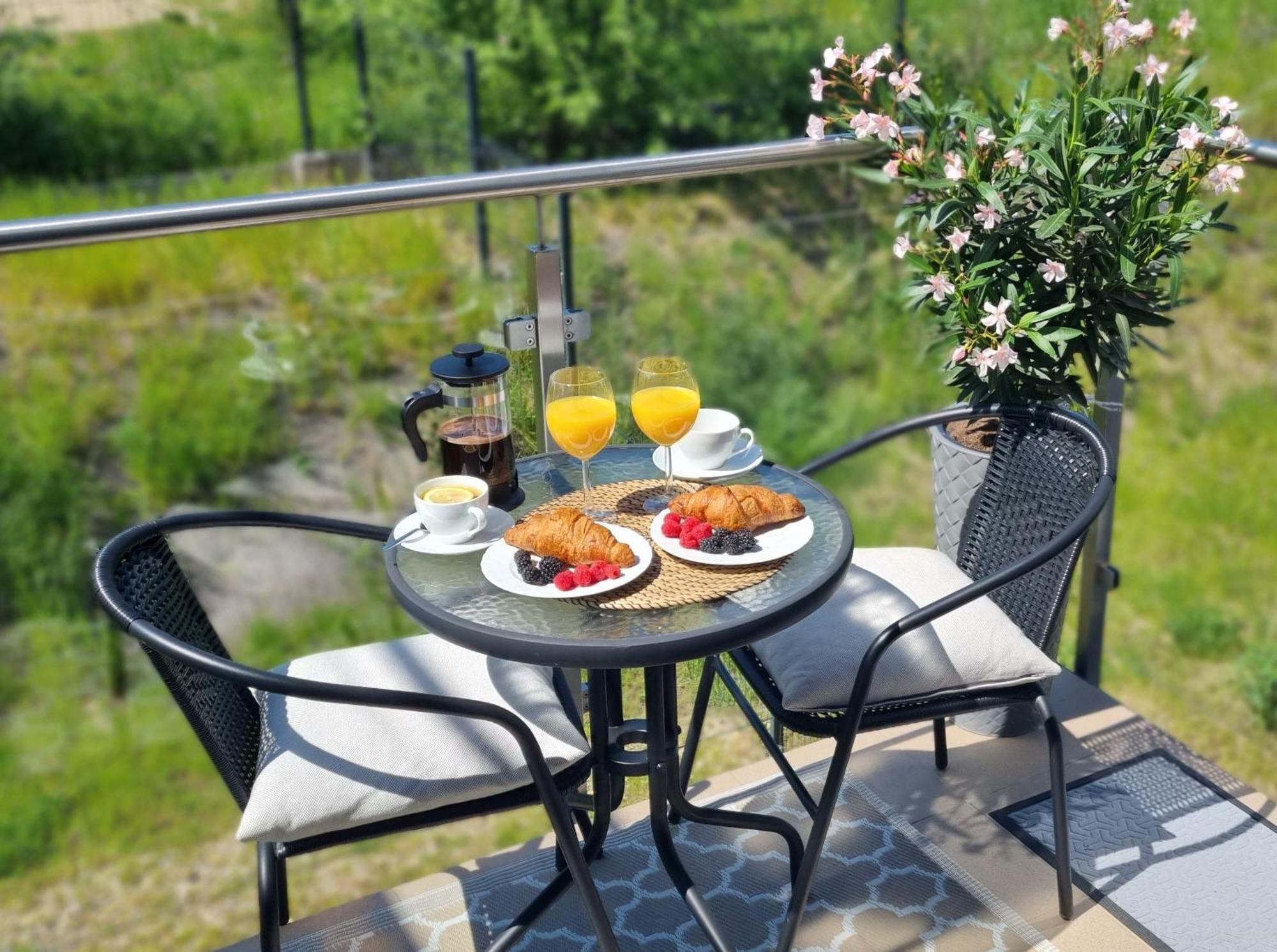 Apartament Mlody Gdansk - Bezplatny Parking, Mocne Wifi, Dobre Polaczenie Z Lotniskiem Exterior photo
